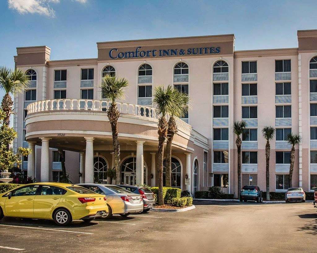 Comfort Inn & Suites Lakeland North I-4 | 3520 North, US Hwy 98 N, Lakeland, FL 33809, USA | Phone: (863) 859-0100
