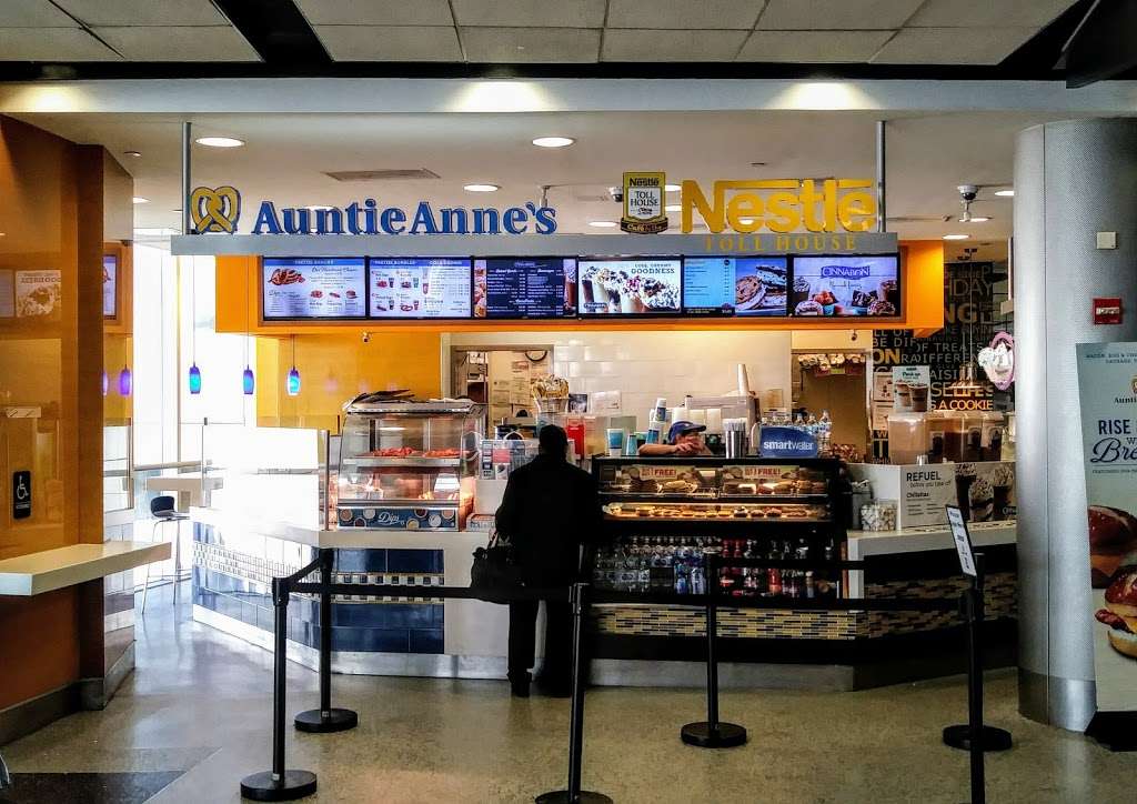 Auntie Annes Pretzels | 3950 N Terminal Rd, Houston, TX 77032 | Phone: (281) 209-1600