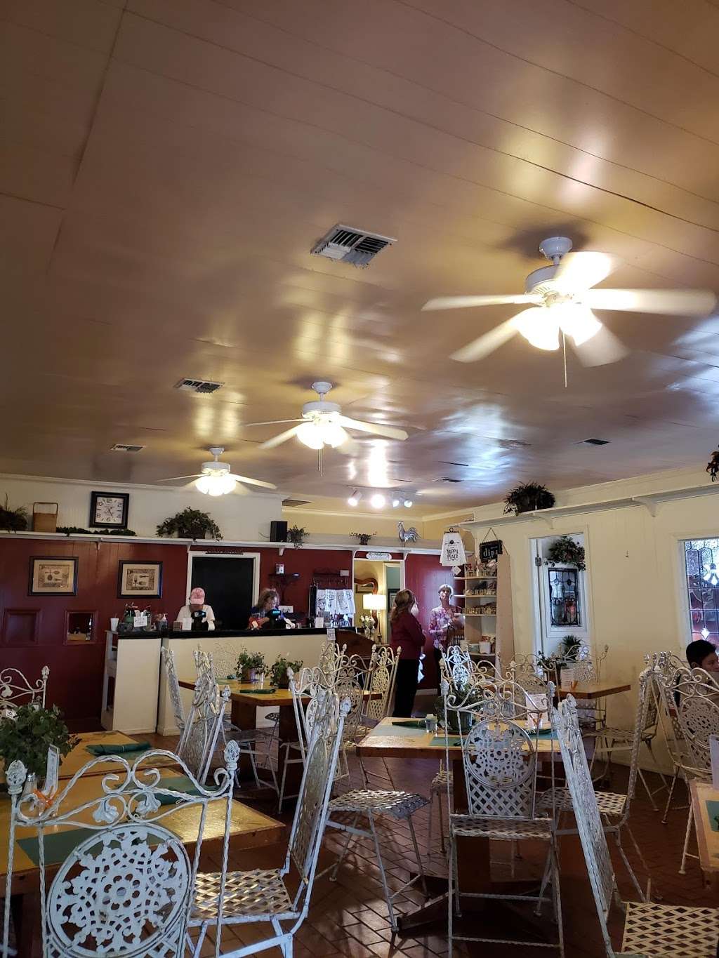 The Back Porch Restaurant | 115 Co Rd 557, Lake Alfred, FL 33850, USA | Phone: (863) 956-2227