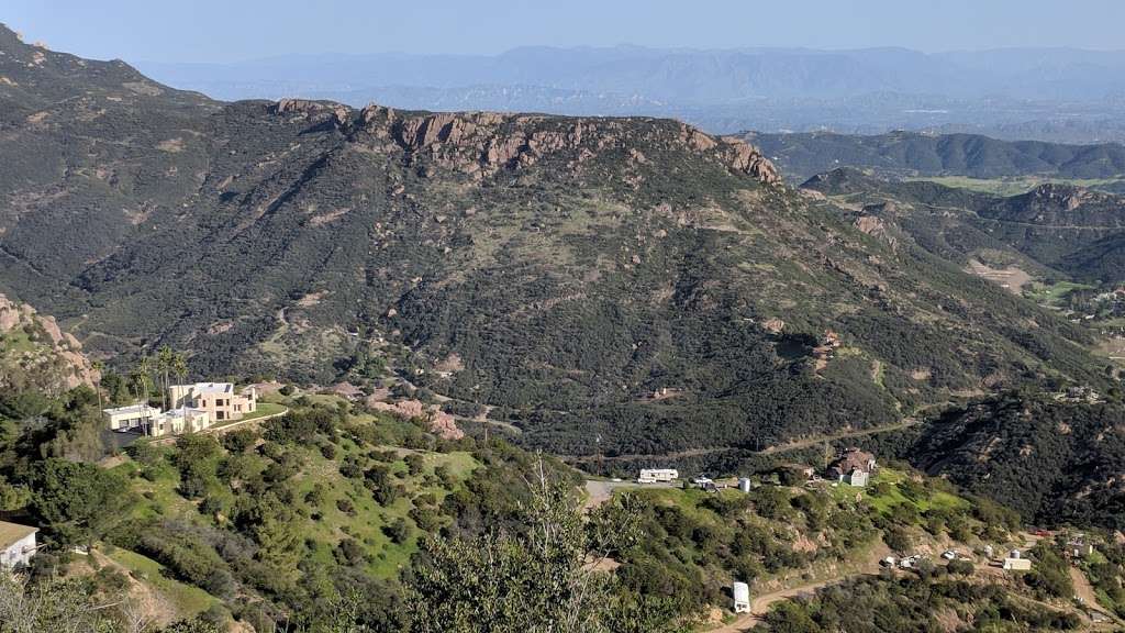 Backbone Trail Trailhead - Mulholland | Backbone Trail, Malibu, CA 90265, USA