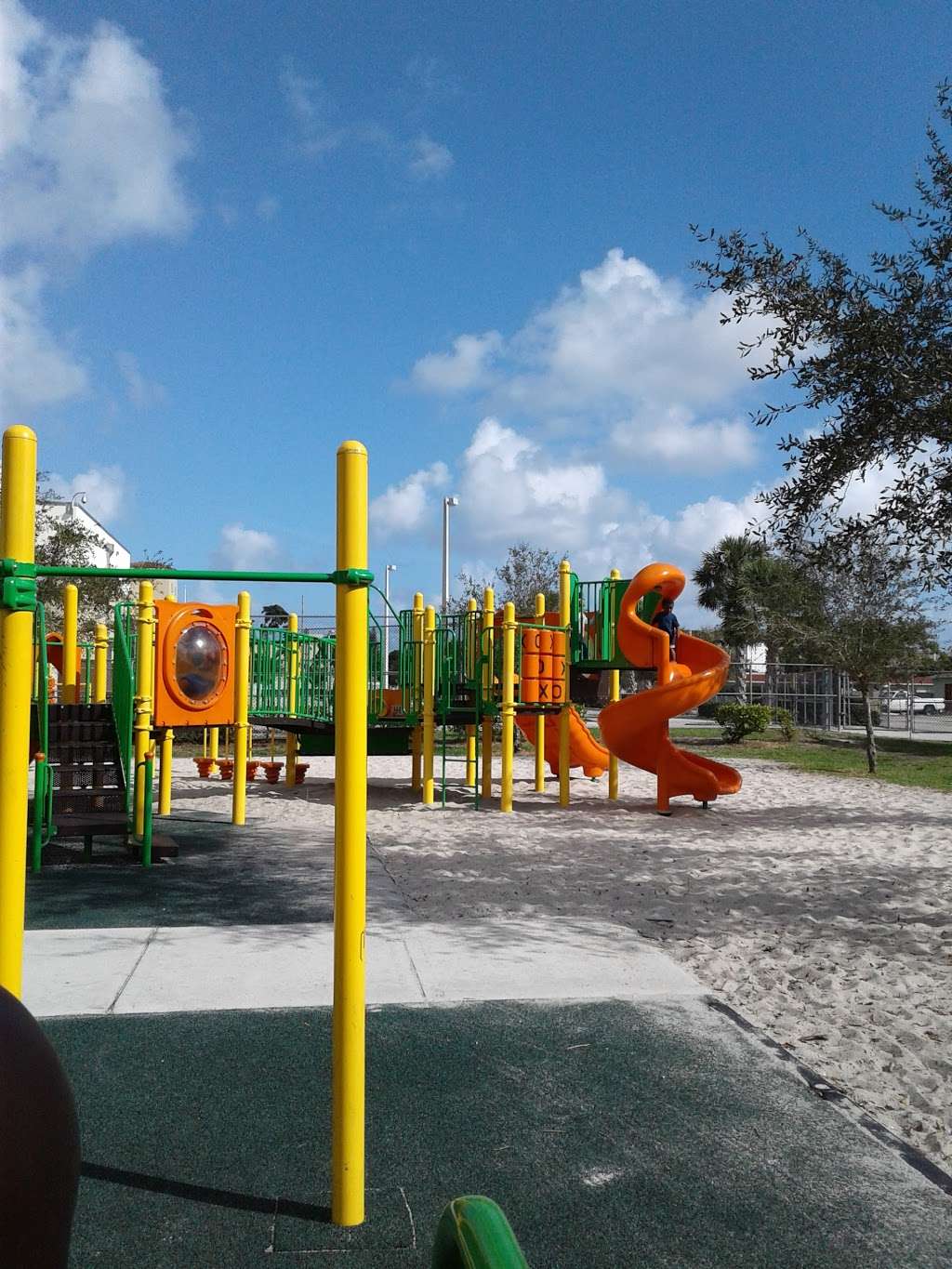 Lincoln Park | 2340 Lincoln St, Hollywood, FL 33020, USA | Phone: (954) 921-3404