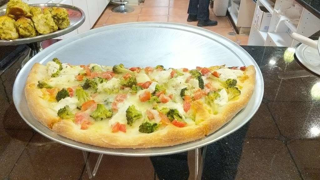 Planet Pizza & Wings | 222 Dutch Neck Rd, East Windsor, NJ 08520, USA | Phone: (609) 426-1118