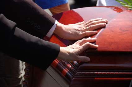 Park Lawn Funeral Home | 8251 Hillcrest Rd, Kansas City, MO 64138, USA | Phone: (816) 523-1234