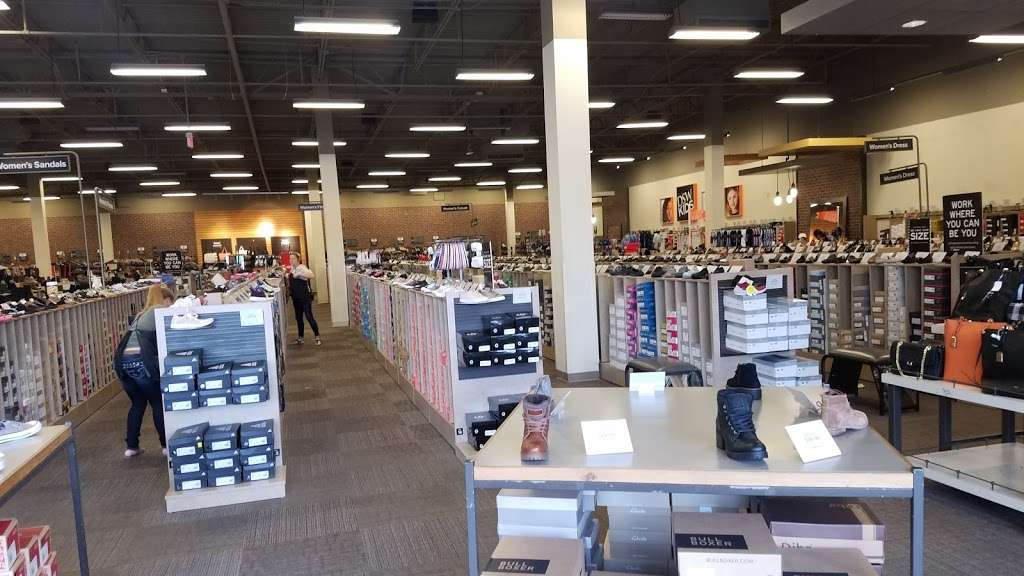 DSW Designer Shoe Warehouse - 840 NW Blue Pkwy, Lee's Summit, MO 64086