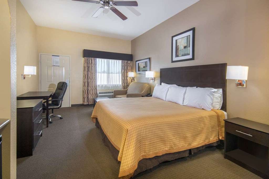 Days Inn by Wyndham Baytown East | 8115 TX-146, Baytown, TX 77523 | Phone: (281) 573-0113