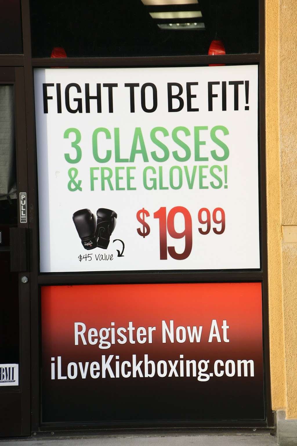 santa clarita ca kickboxing classes | 22884 Copper Hill Dr, Santa Clarita, CA 91350 | Phone: (661) 858-6781