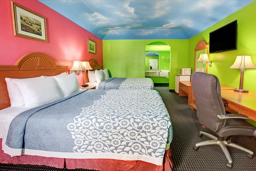 Sapphire Inn & Suites | 15765 East Fwy, Channelview, TX 77530, USA | Phone: (281) 457-0140