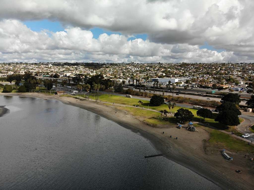 Mission Bay Park: Playa Pacifica | 2000 East Mission Bay Drive, San Diego, CA 92109, USA | Phone: (619) 235-1169