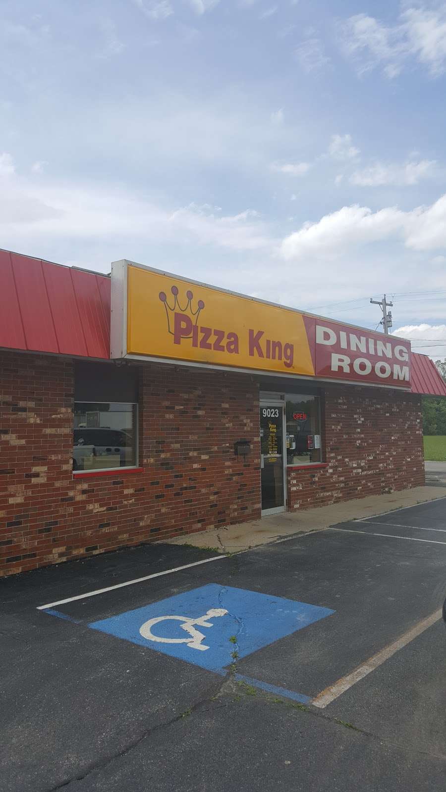 Pizza King | 100 Maple Village Shopping Center, Middletown, IN 47356, USA | Phone: (765) 354-9250