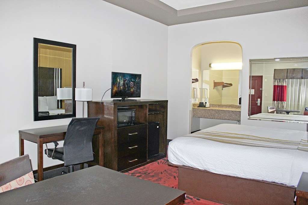 Palacio Royale Inn Houston NW | 10654 W Little York Rd, Houston, TX 77041, USA | Phone: (713) 856-9438