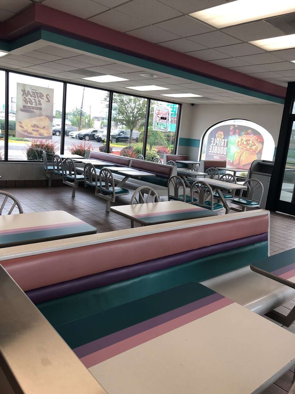 Taco Bell | 701 NJ-440, Jersey City, NJ 07306, USA | Phone: (201) 332-9393