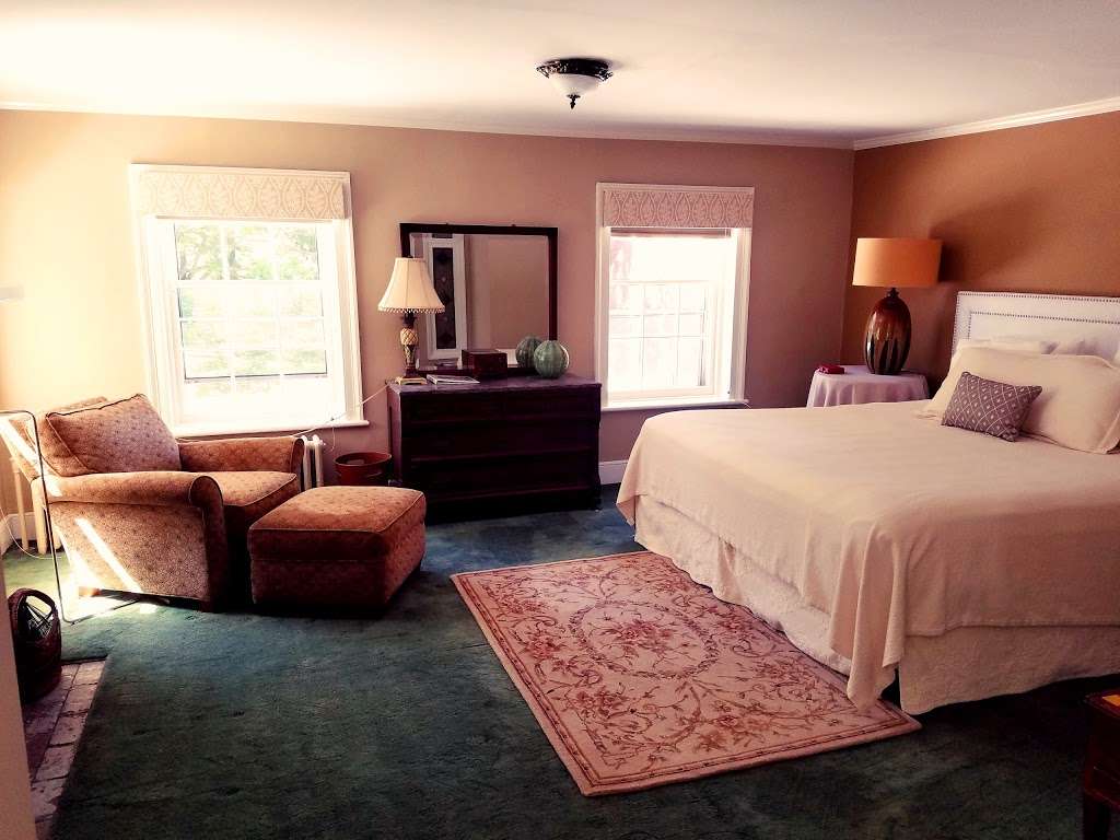 Cromwell Manor Historic Inn | 174 Angola Rd, Cornwall, NY 12518 | Phone: (845) 534-7136