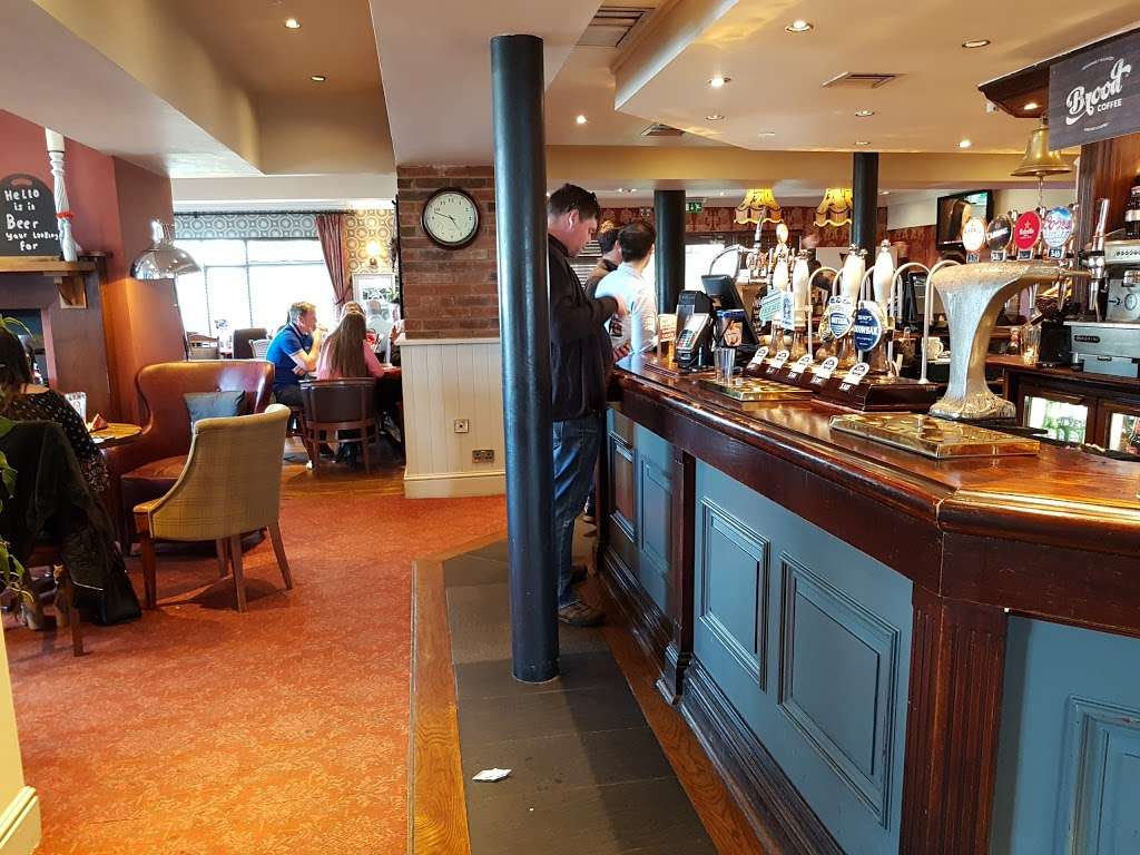 The Huntsman & Hounds | Ockendon Road, Upminster RM14 2DN, UK | Phone: 01708 221672