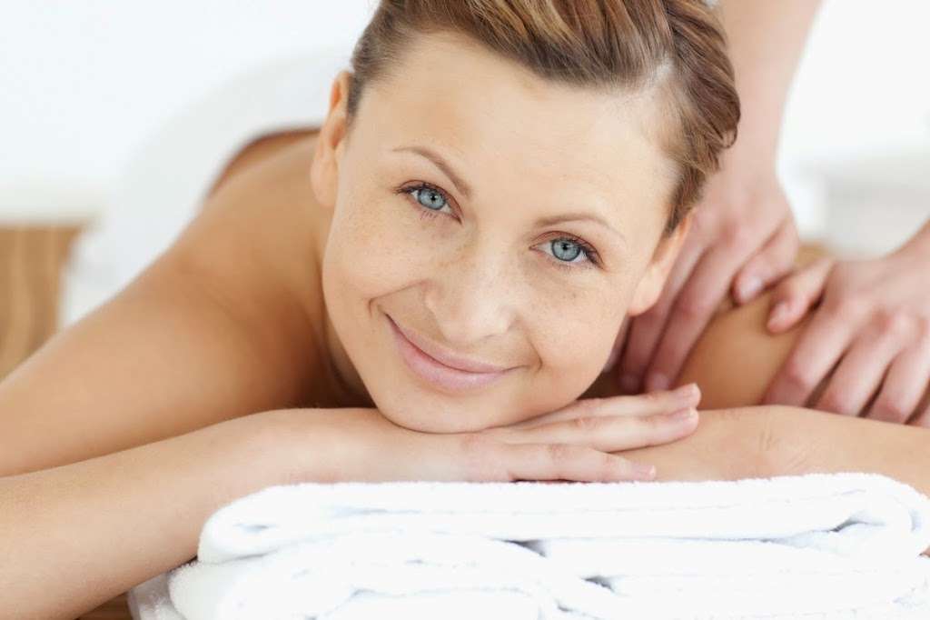 Hand & Stone Massage and Facial Spa | 3050 US-34, Oswego, IL 60543 | Phone: (630) 592-4582