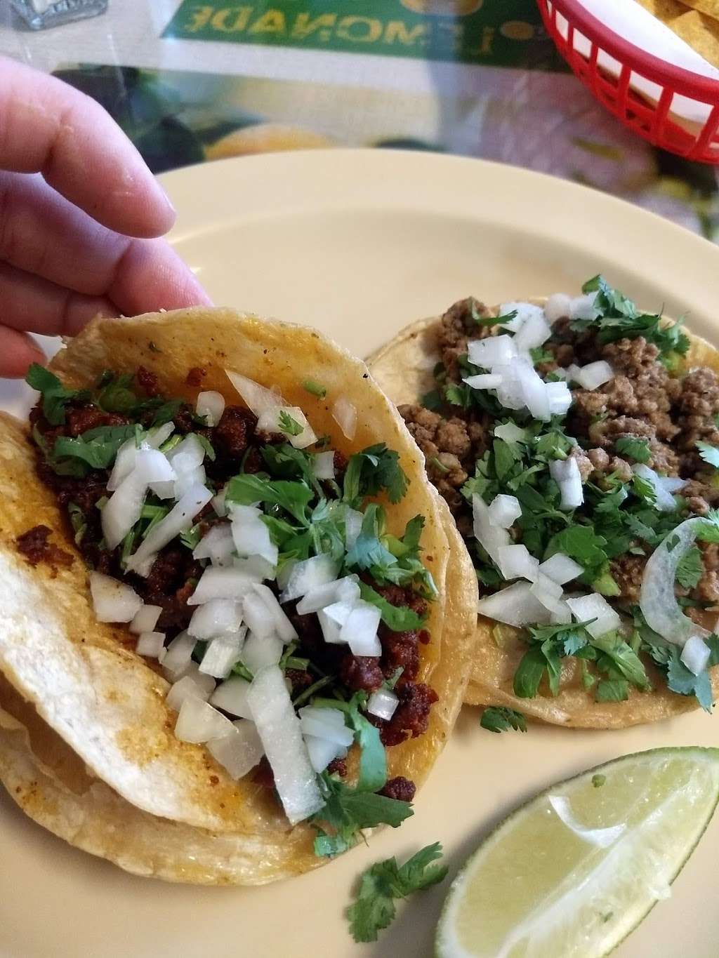 Taqueria Los Naranjos | 2109 Lewis Avenue A, Zion, IL 60099 | Phone: (847) 731-9904