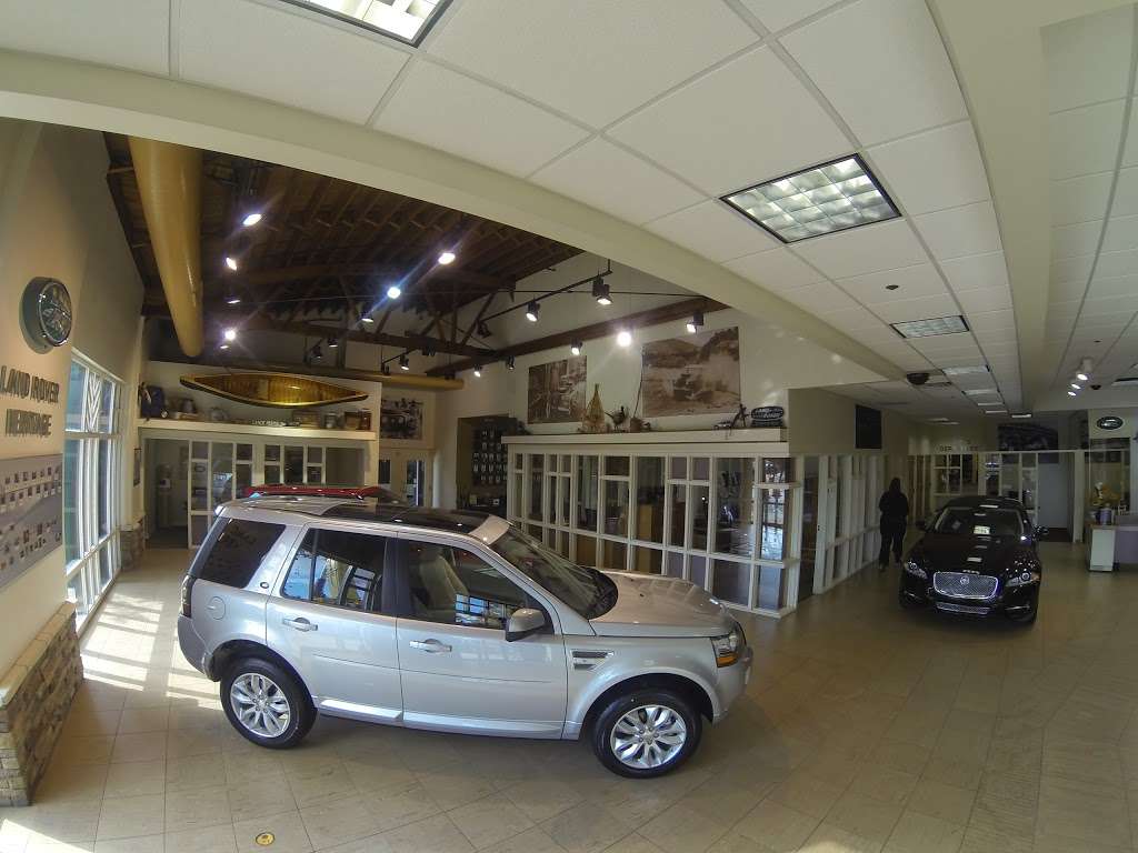 Land Rover Chicago | 1924 N Paulina St, Chicago, IL 60622, USA | Phone: (773) 227-3200