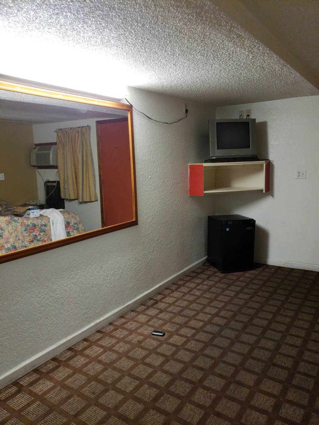 Sports Stadium Motel | 9803 E US Hwy 40, Independence, MO 64055, USA | Phone: (816) 353-0005