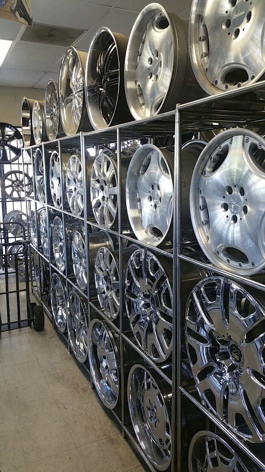 Perris Tire & Wheels Inc | 3575 N Perris Blvd, Perris, CA 92571, USA | Phone: (951) 943-5800