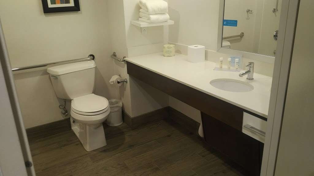 Hampton Inn NY-JFK | 144-10 135th Ave, Jamaica, NY 11436, USA | Phone: (718) 322-7500