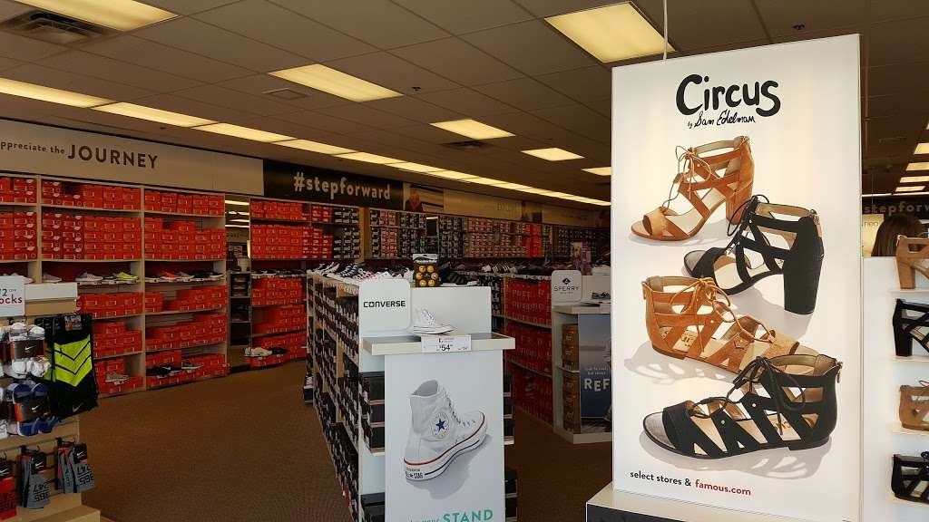 Famous Footwear | 381 W Irving Park Rd, Wood Dale, IL 60191, USA | Phone: (630) 931-6310