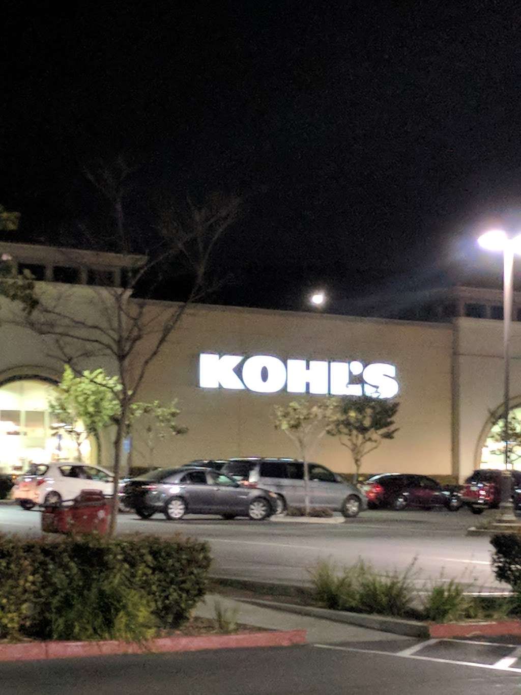 Kohls Moorpark | 872 New Los Angeles Ave, Moorpark, CA 93021, USA | Phone: (805) 531-0151