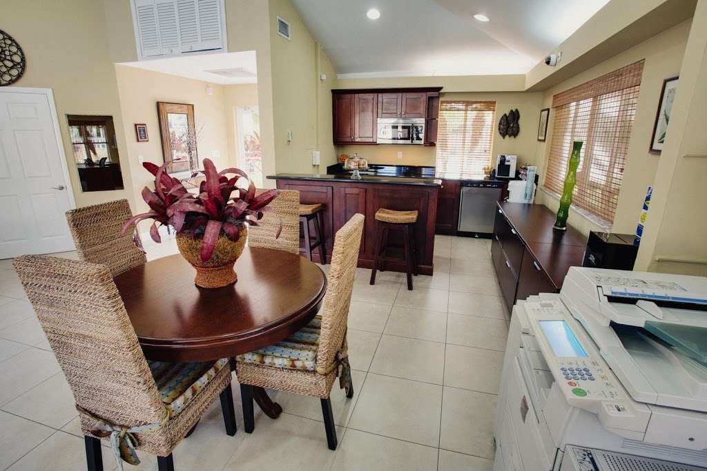 Palm Gardens Apartments | 19098 NW 57th Ave, Hialeah, FL 33015, USA | Phone: (305) 625-8118