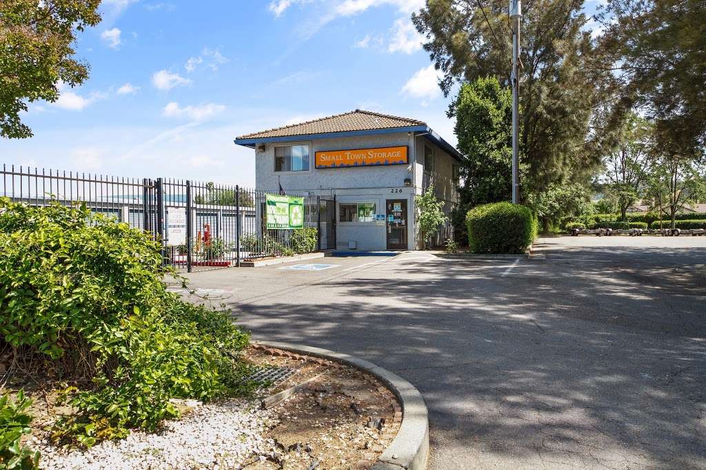 Small Town Storage | 226 Bella Vista Rd, Vacaville, CA 95687, USA | Phone: (707) 514-3546