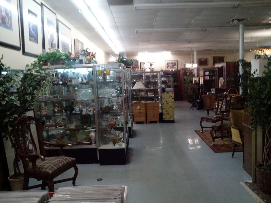 Manor House Antique Mall | 8039 S Meridian St, Indianapolis, IN 46217 | Phone: (317) 888-8887