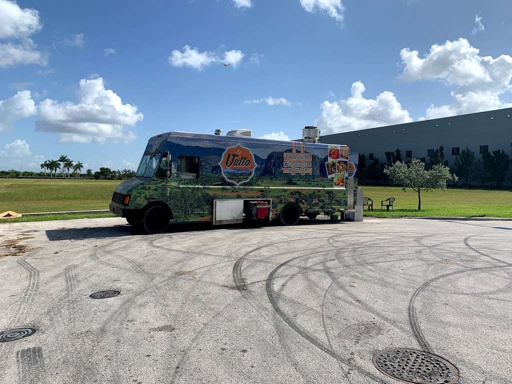 Food truck el valle de viñales | NW 135th Ave, Miami, FL 33182, USA | Phone: (786) 775-0408