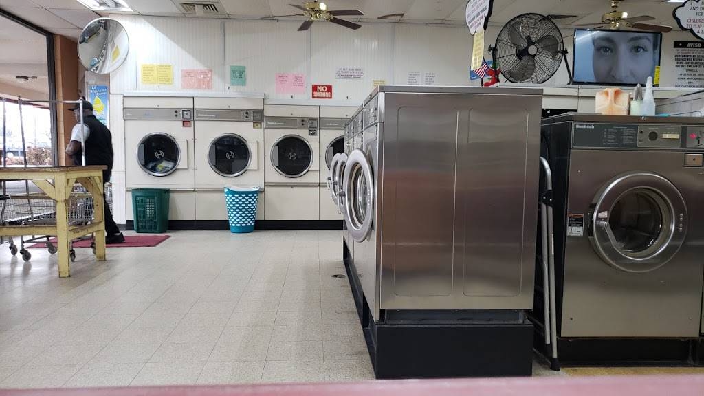 Super Wash Laundry. LAVANDERIA. | 5430 N Tryon St #13, Charlotte, NC 28213, USA | Phone: (704) 596-3601
