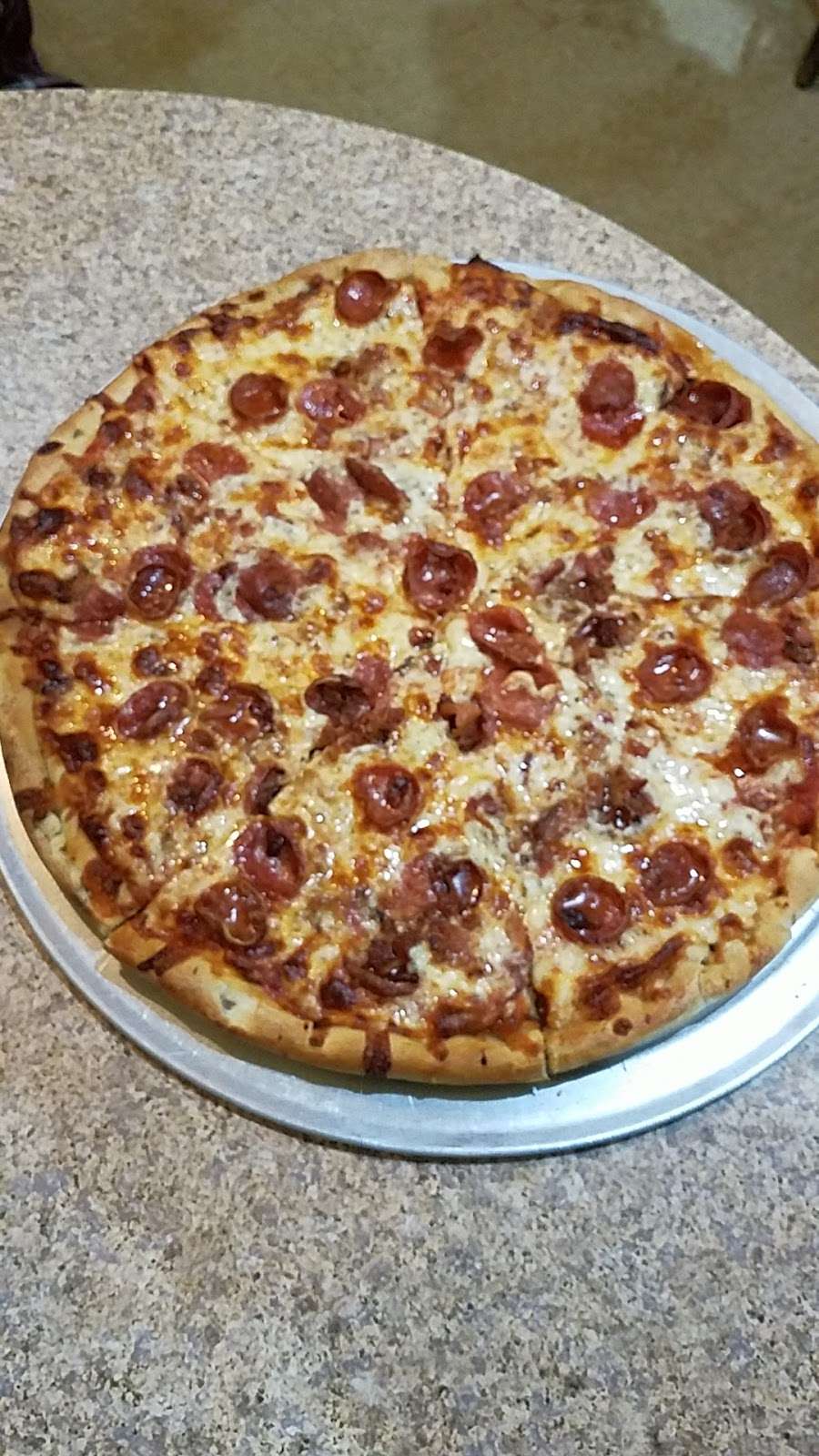 Famous Pizza | 92 Hartford Pike, North Scituate, RI 02857, USA | Phone: (401) 934-0278