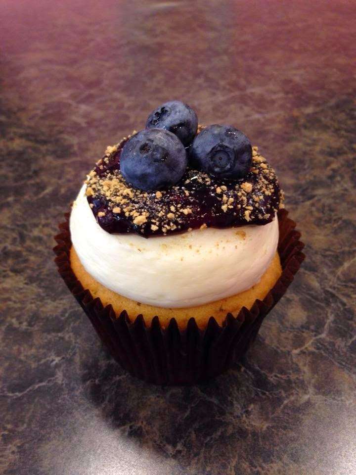 Smallcakes: A Cupcakery - Lakeland | 1560 Town Center Dr, Lakeland, FL 33803, USA | Phone: (863) 226-5449