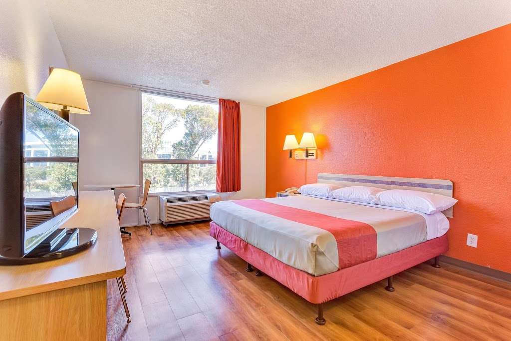 Motel 6 San Francisco - Redwood City | 1101 Shoreway Rd, Belmont, CA 94002 | Phone: (650) 591-1471