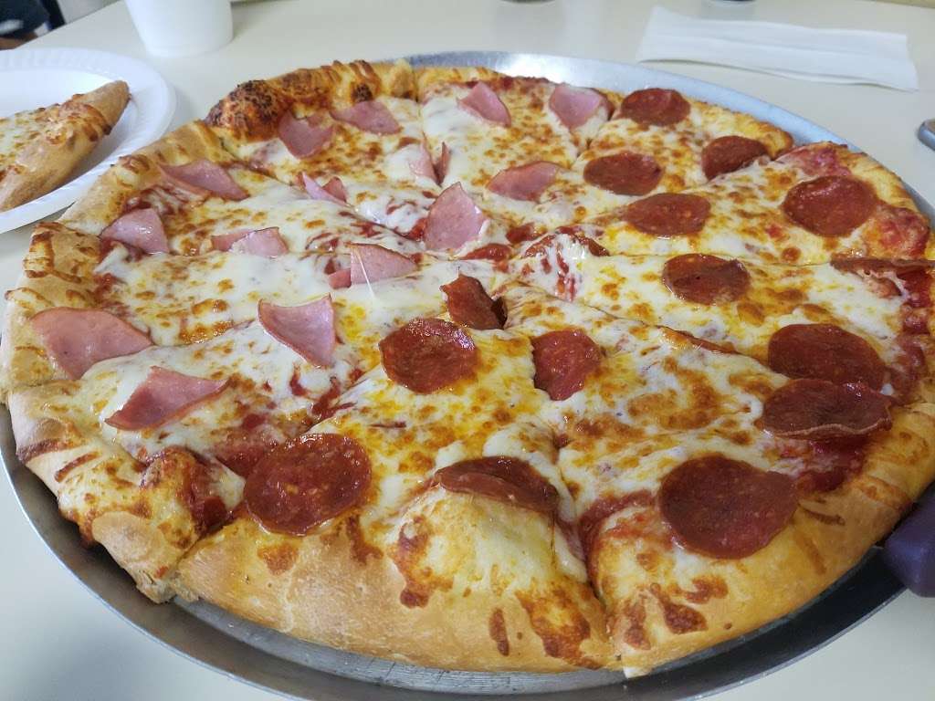 Papas Pizza To Go | 201-C Island Ford Rd, Maiden, NC 28650, USA | Phone: (828) 428-0507