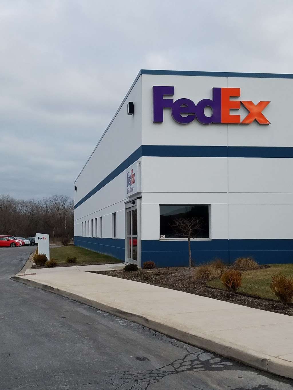 FedEx Ship Center | 1121 S Northpoint Blvd, Waukegan, IL 60085 | Phone: (800) 463-3339