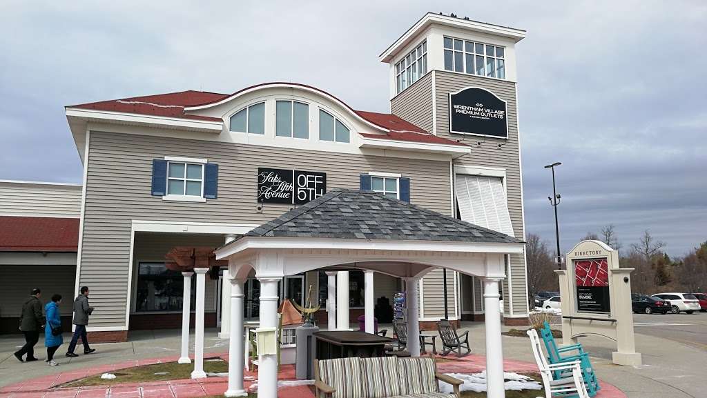 GUCCI OUTLET AT WRENTHAM VILLAGE - 1 Premium Outlets Blvd, Wrentham,  Massachusetts - Leather Goods - Phone Number - Yelp