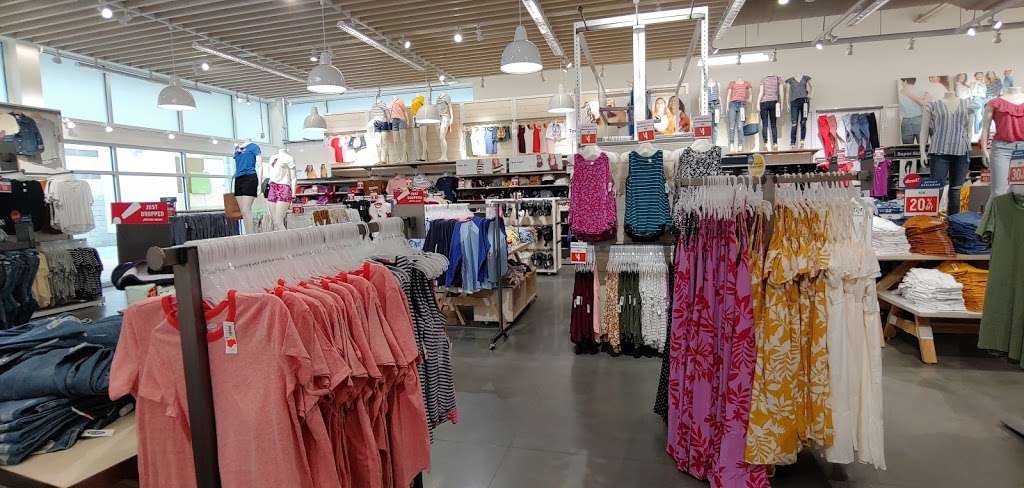 Old Navy Outlet | OLD NAVY, 1100 Cornerstone Blvd SUITE #510, Daytona Beach, FL 32117 | Phone: (386) 274-4971