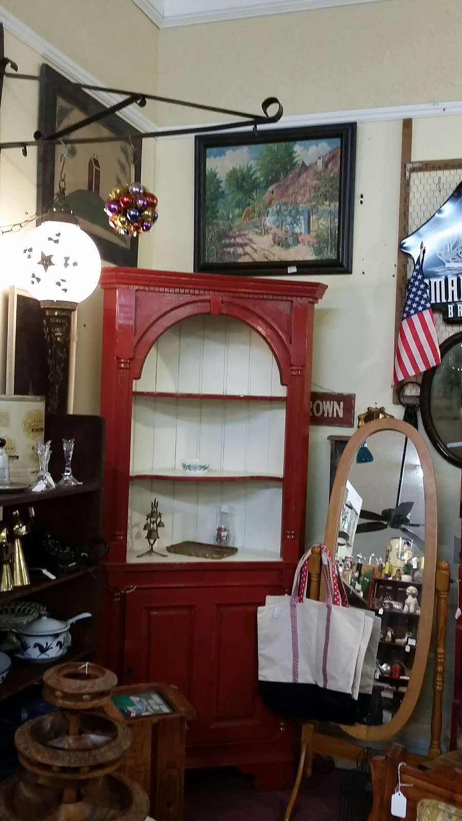 Heritage Antiques Market | 16168 Coastal Hwy, Lewes, DE 19958, USA | Phone: (302) 645-2309