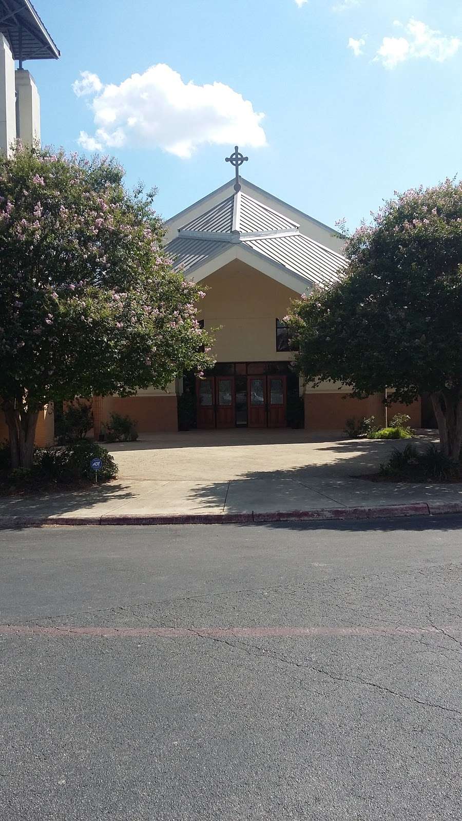 St Lawrence Catholic Church | 236 E Petaluma Blvd, San Antonio, TX 78221, USA | Phone: (210) 924-4401