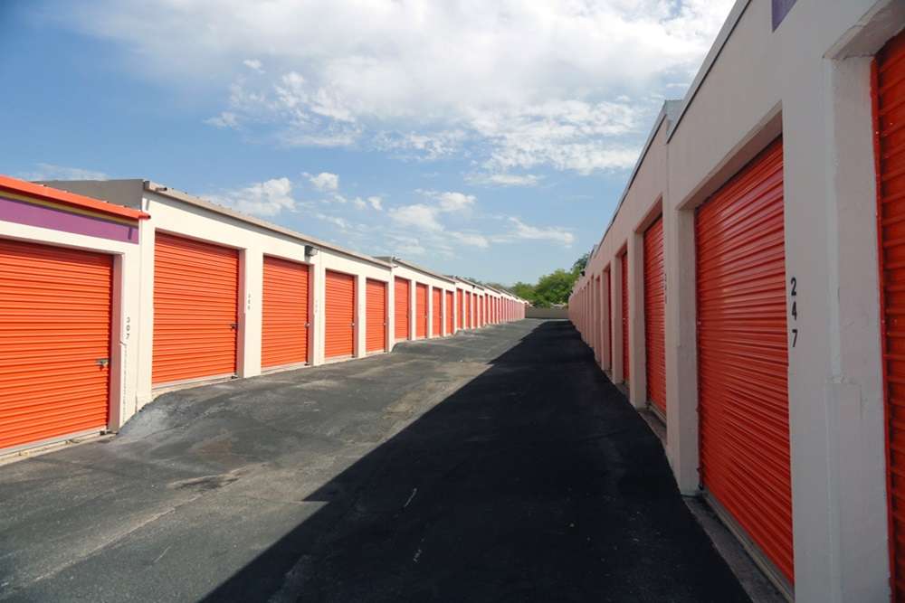 Public Storage | 10652 I-35, San Antonio, TX 78233, USA | Phone: (210) 429-8213