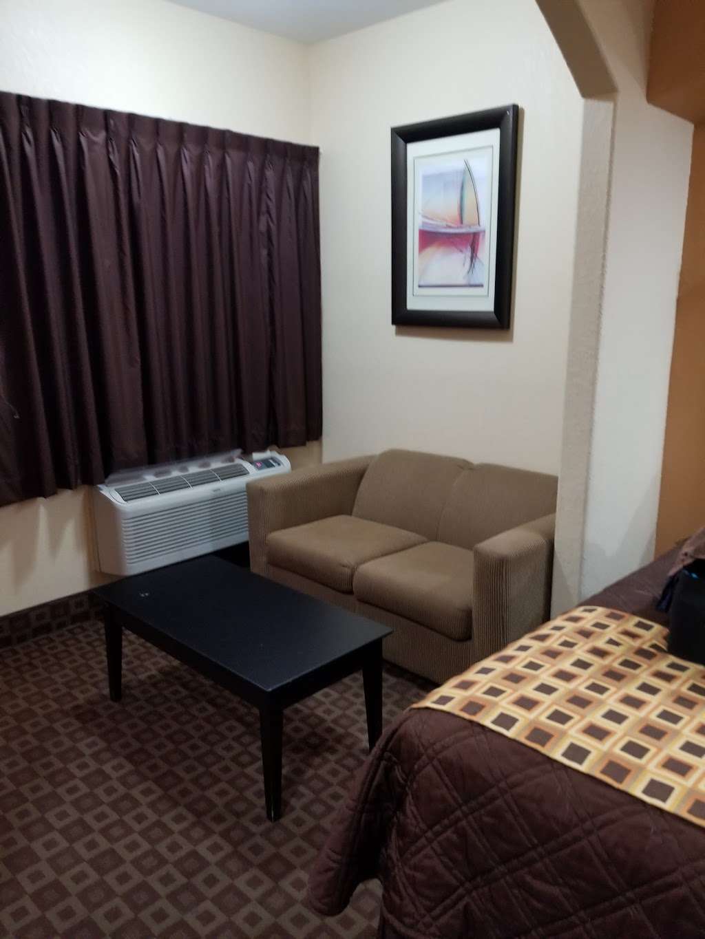Deluxe Inn & Suites | 15830 East Fwy, Channelview, TX 77530, USA | Phone: (281) 860-0774