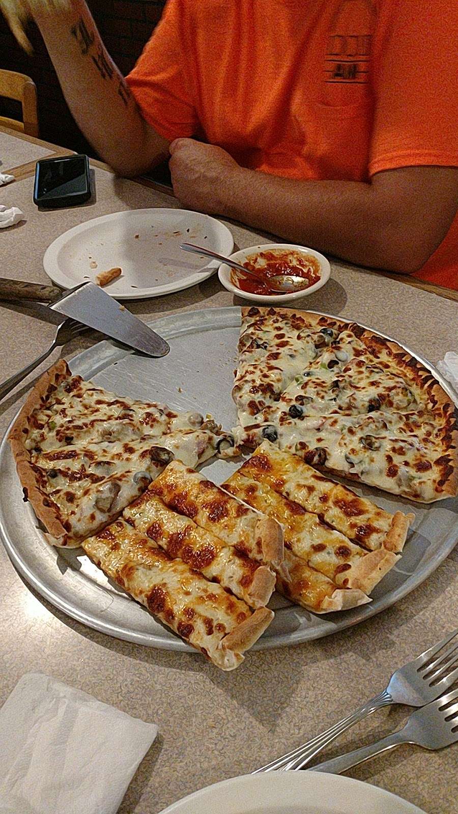 Gambinos Pizza | 505 Oak St, Lathrop, MO 64465, USA | Phone: (816) 740-4447