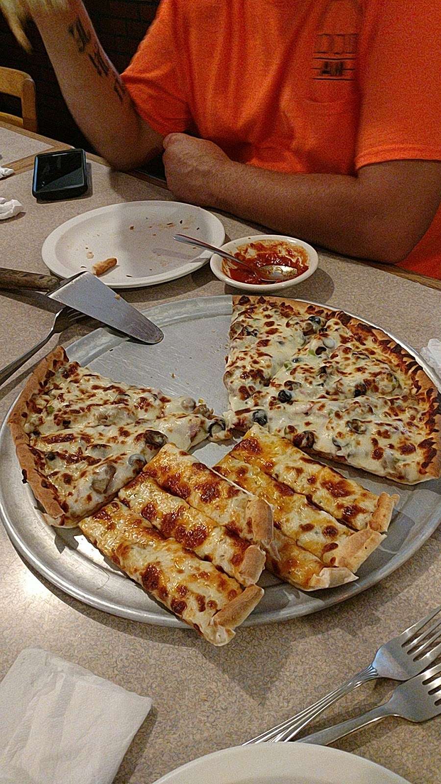 Gambinos Pizza | 505 Oak St, Lathrop, MO 64465 | Phone: (816) 740-4447