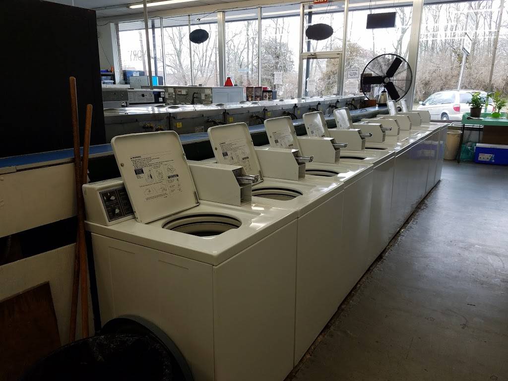 Georgtown Laundry at Highlander Center | 701 Slone Dr # 1, Georgetown, KY 40324, USA | Phone: (502) 863-6386