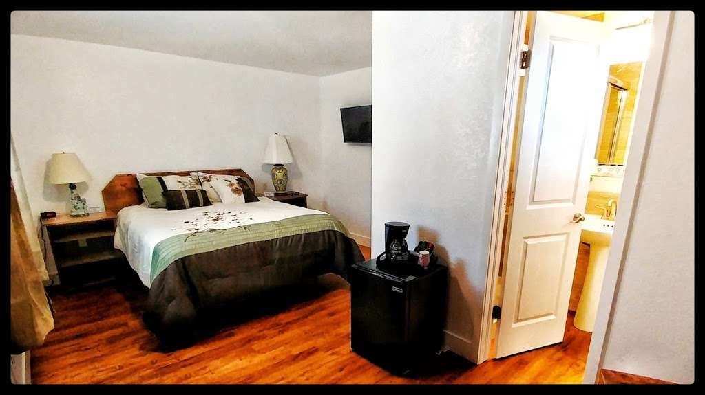 The Castle Pines Motel | 807-A Wilcox St, Castle Rock, CO 80104 | Phone: (303) 688-8053