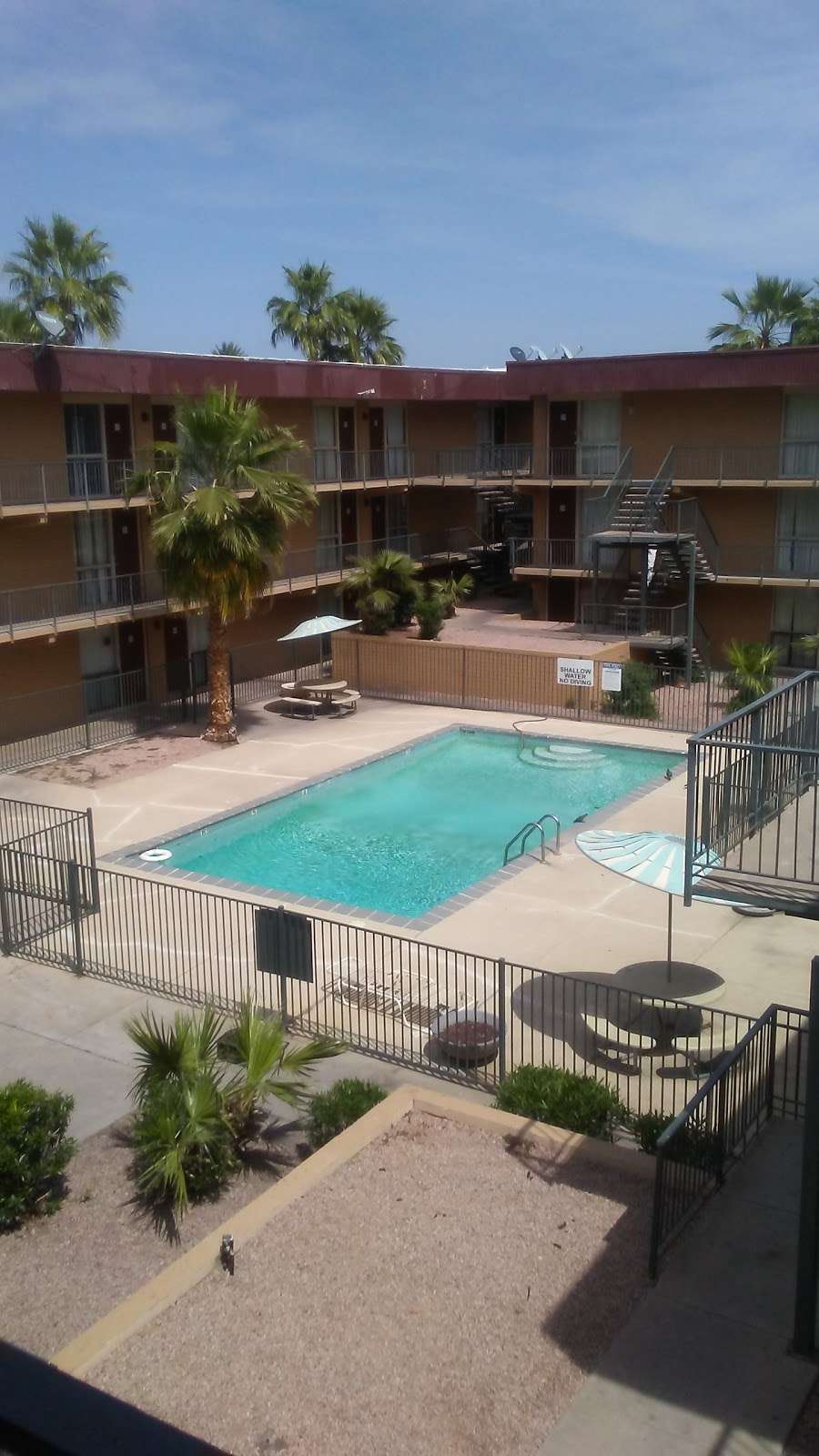 Coconut Grove Apartments | 2030 W Indian School Rd, Phoenix, AZ 85015, USA | Phone: (602) 264-1354