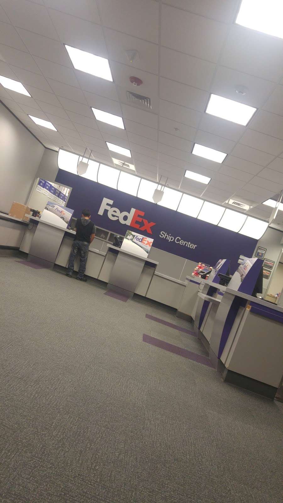 FedEx Ship Center | 5200 W Greens Rd, Houston, TX 77066, USA | Phone: (800) 463-3339