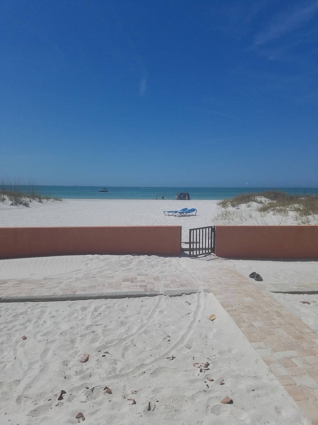 Starfish Apartments & Cottages | 13642 Gulf Blvd, Madeira Beach, FL 33708 | Phone: (727) 393-5555