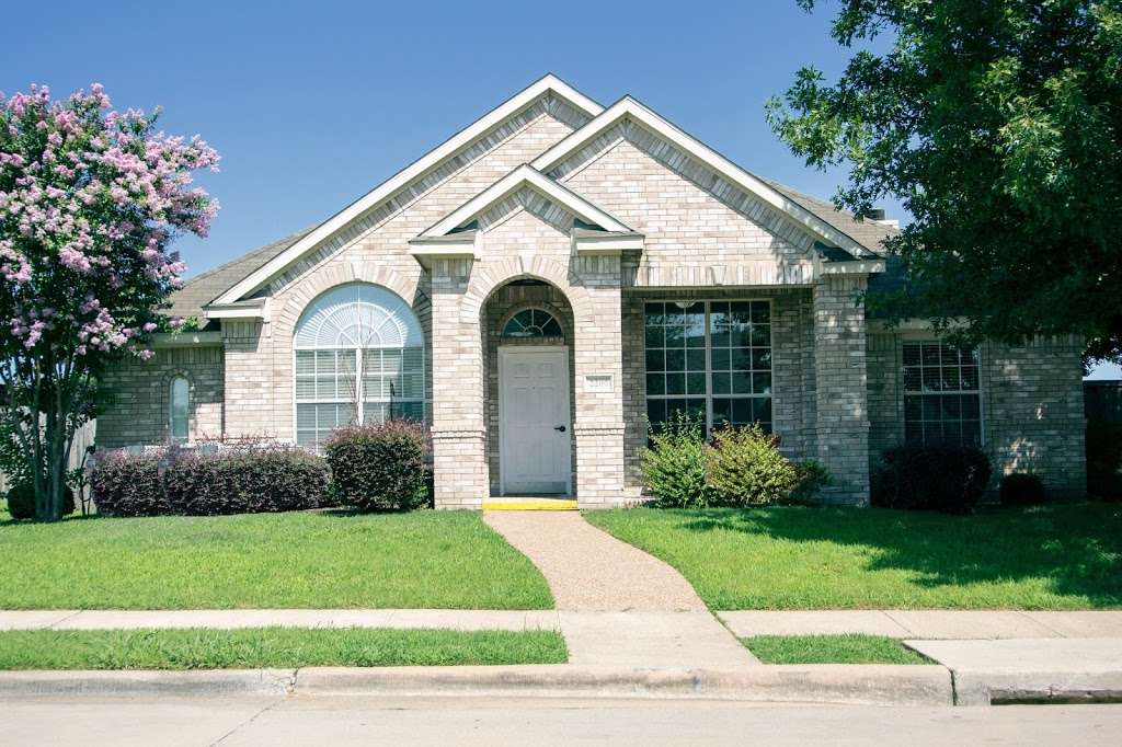 4 Seasons Senior Living | 2208 Peachtree Ln, Lewisville, TX 75067, USA | Phone: (972) 584-9880