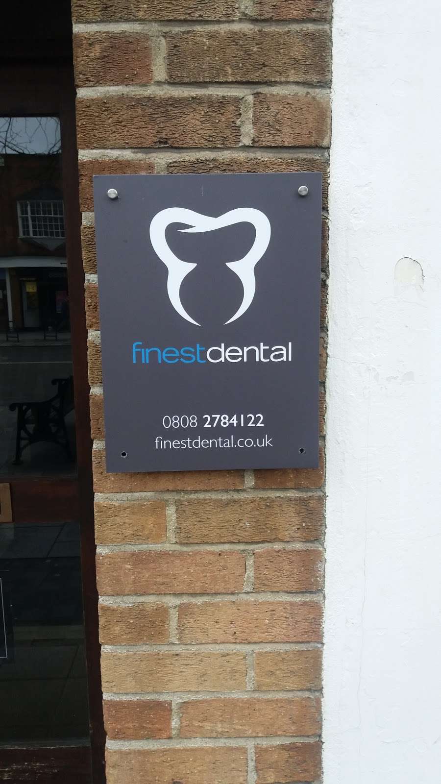 Finest Dental Brentwood | 39-41 High St, Brentwood CM14 4RH, UK | Phone: 01277 424294